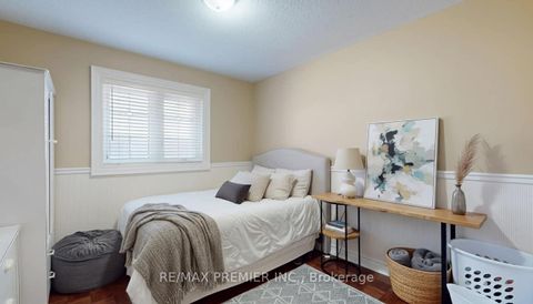 Photo 8 at 28 Osprey Drive, Vellore Village, Vaughan