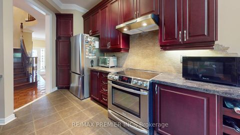 Photo 11 at 28 Osprey Drive, Vellore Village, Vaughan
