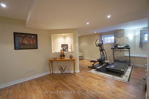 Photo 12 at 28 Osprey Drive, Vellore Village, Vaughan
