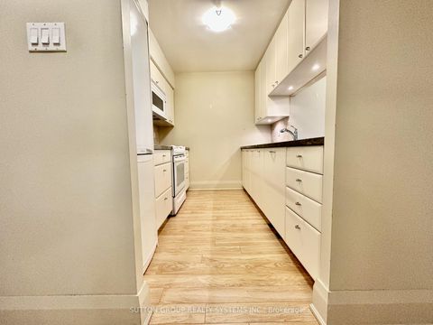 Photo 3 at 1908 - 1055 Bay Street, Bay Street Corridor, Toronto