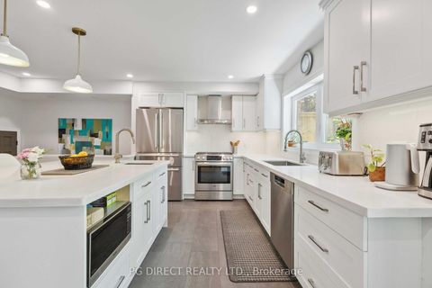 Photo 1 at 27 Warren Crescent, Lambton Baby Point, Toronto