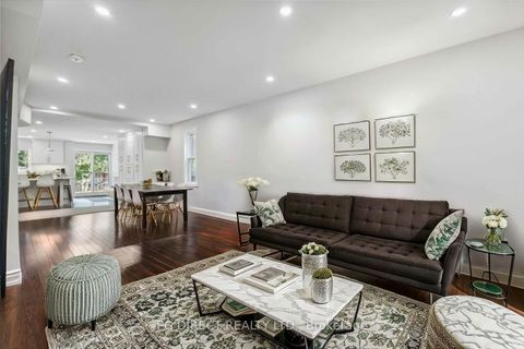 Photo 4 at 27 Warren Crescent, Lambton Baby Point, Toronto