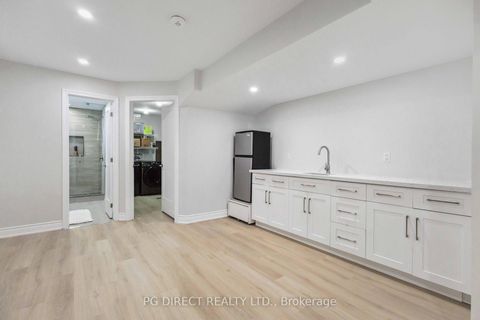 Photo 8 at 27 Warren Crescent, Lambton Baby Point, Toronto
