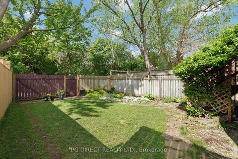 Photo 11 at 27 Warren Crescent, Lambton Baby Point, Toronto