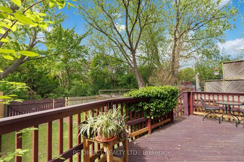 Photo 13 at 27 Warren Crescent, Lambton Baby Point, Toronto