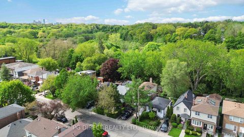 Photo 14 at 27 Warren Crescent, Lambton Baby Point, Toronto