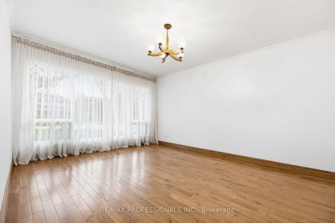 Photo 5 at 26 Neilor Crescent, Markland Wood, Toronto