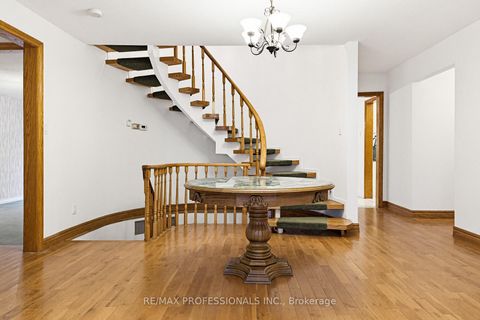 Photo 7 at 26 Neilor Crescent, Markland Wood, Toronto