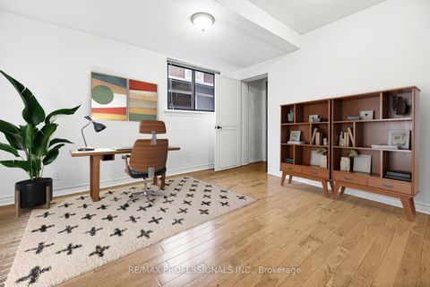 Photo 10 at 26 Neilor Crescent, Markland Wood, Toronto