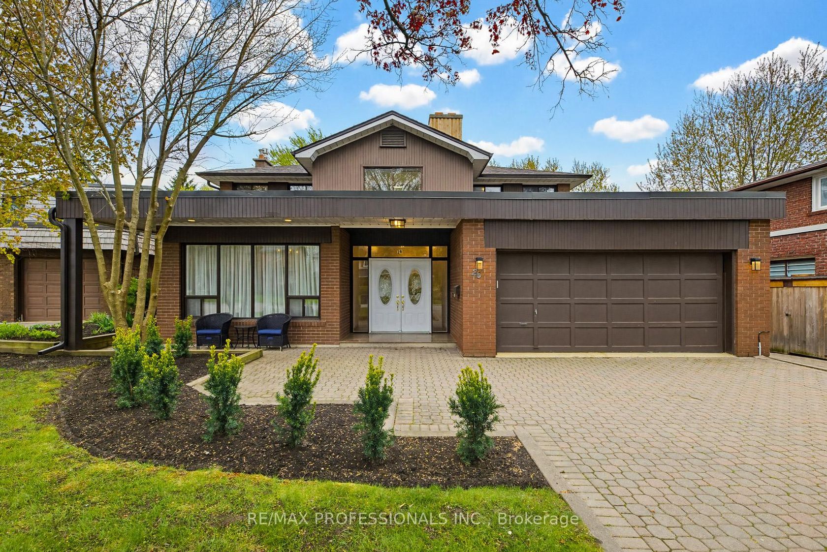 26 Neilor Crescent, Markland Wood, Toronto photo number 2