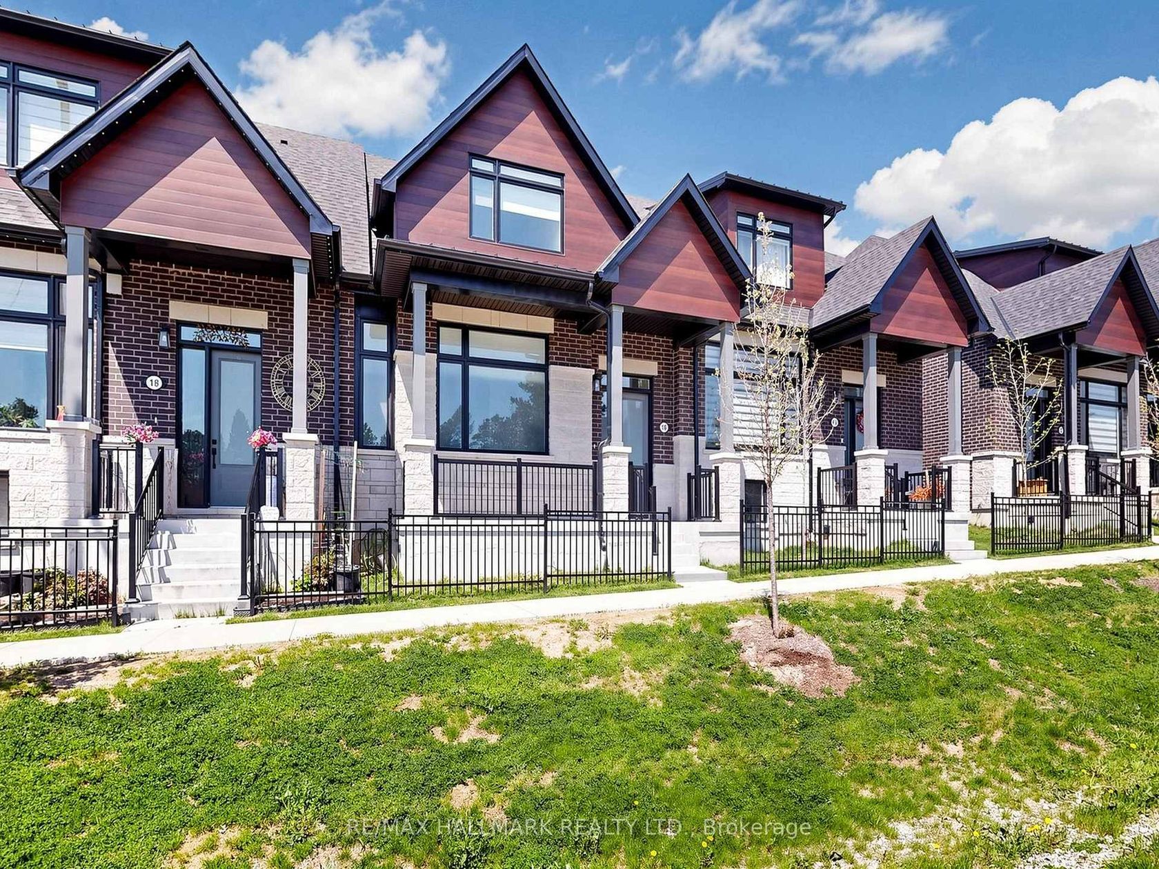 16 Vern Robertson Gate, Uxbridge 