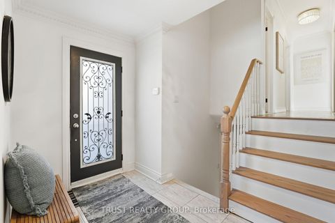 Photo 3 at 9 Del Ria Drive, Maple Leaf, Toronto
