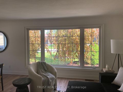 Photo 6 at 9 Del Ria Drive, Maple Leaf, Toronto