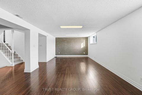 Photo 33 at 9 Del Ria Drive, Maple Leaf, Toronto