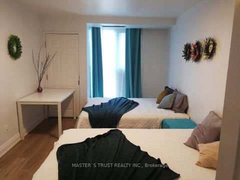 Photo 3 at 1001 - 8 Wellesley Street E, Yonge Corridor, Toronto
