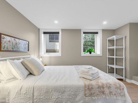 Photo 13 at 115 Clapperton Street, Wellington, Barrie