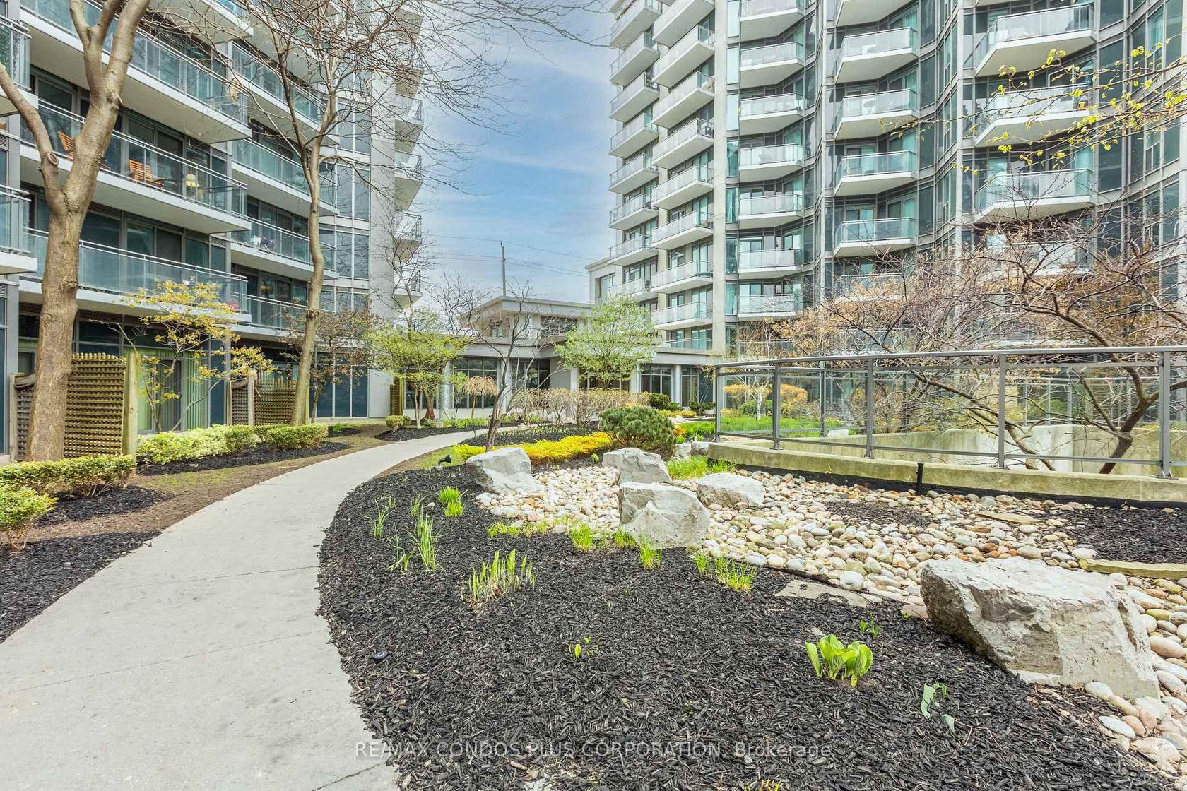 317 - 2119 Lake Shore Boulevard W, Mimico, Toronto photo number 2