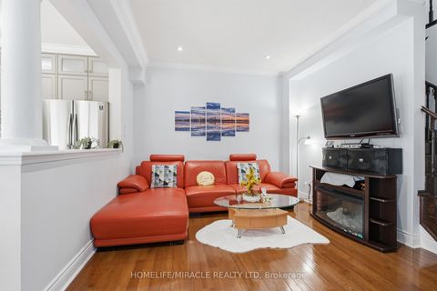 Photo 11 at 243 Venice Gate Drive, Vellore Village, Vaughan