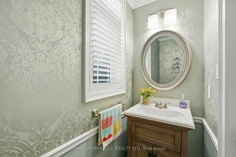 Photo 17 at 243 Venice Gate Drive, Vellore Village, Vaughan