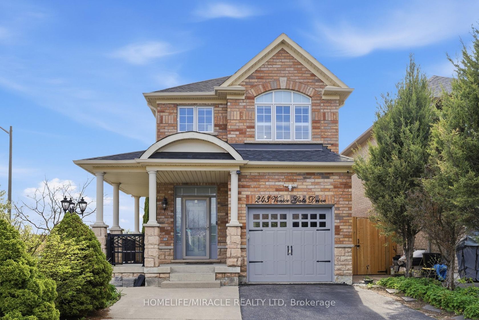 243 Venice Gate Drive, Vellore Village, Vaughan photo number 2