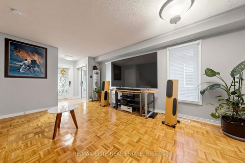 Photo 5 at 54 National Pine Drive, Vellore Village, Vaughan
