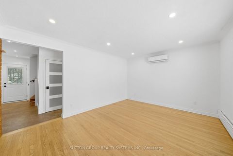 Photo 2 at 10 Willowhurst Crescent, Maryvale, Toronto