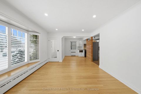 Photo 4 at 10 Willowhurst Crescent, Maryvale, Toronto