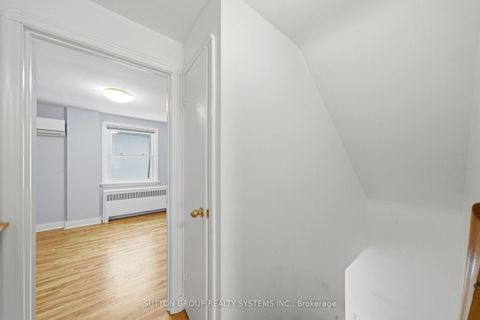 Photo 15 at 10 Willowhurst Crescent, Maryvale, Toronto