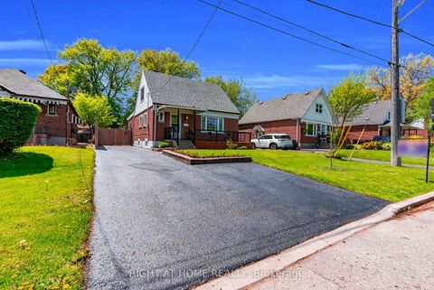 Photo 3 at 15 Alvinston Road, Birchmount, Toronto