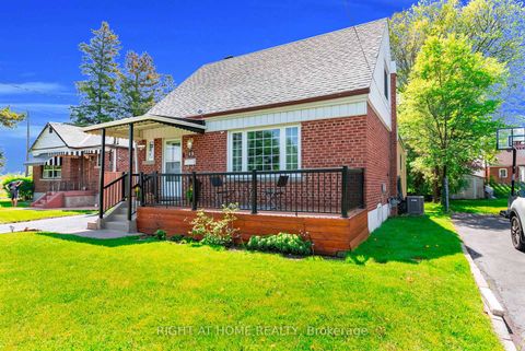 Photo 6 at 15 Alvinston Road, Birchmount, Toronto