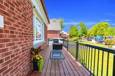 Photo 10 at 15 Alvinston Road, Birchmount, Toronto