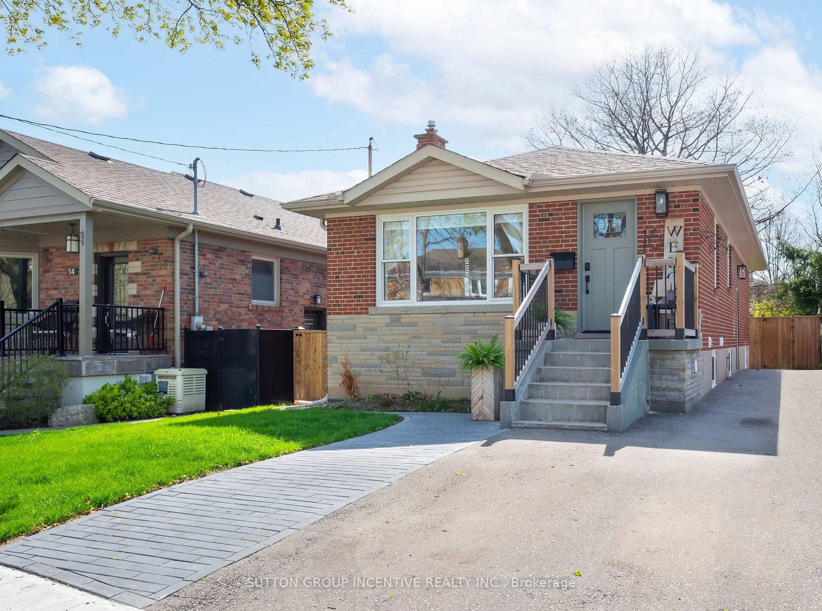 16 Robindale Avenue, Alderwood, Toronto 