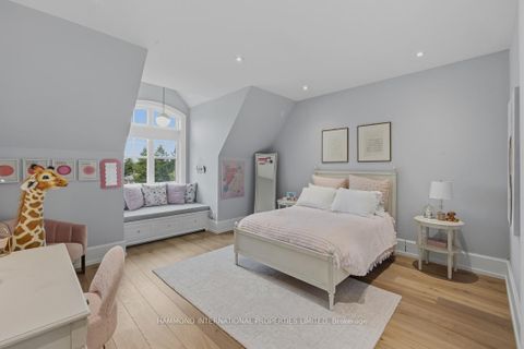 Photo 33 at 44 Findlay Avenue, King City, King