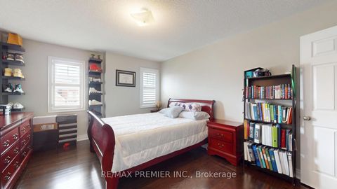 Photo 10 at 48 Heron Hollow Avenue, Oak Ridges, Richmond Hill