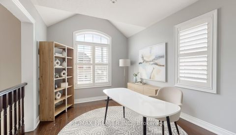 Photo 13 at 48 Heron Hollow Avenue, Oak Ridges, Richmond Hill