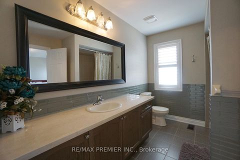 Photo 16 at 48 Heron Hollow Avenue, Oak Ridges, Richmond Hill