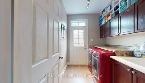 Photo 19 at 48 Heron Hollow Avenue, Oak Ridges, Richmond Hill