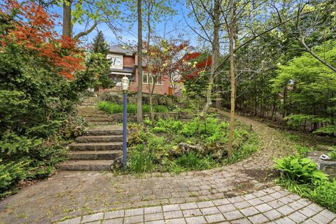 Photo 2 at 41 Wentworth Avenue, Westgate, Toronto