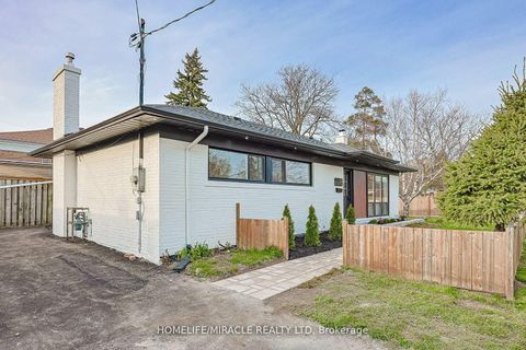 Photo 1 at 22 Arnprior Road, Bendale, Toronto