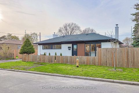 Photo 2 at 22 Arnprior Road, Bendale, Toronto
