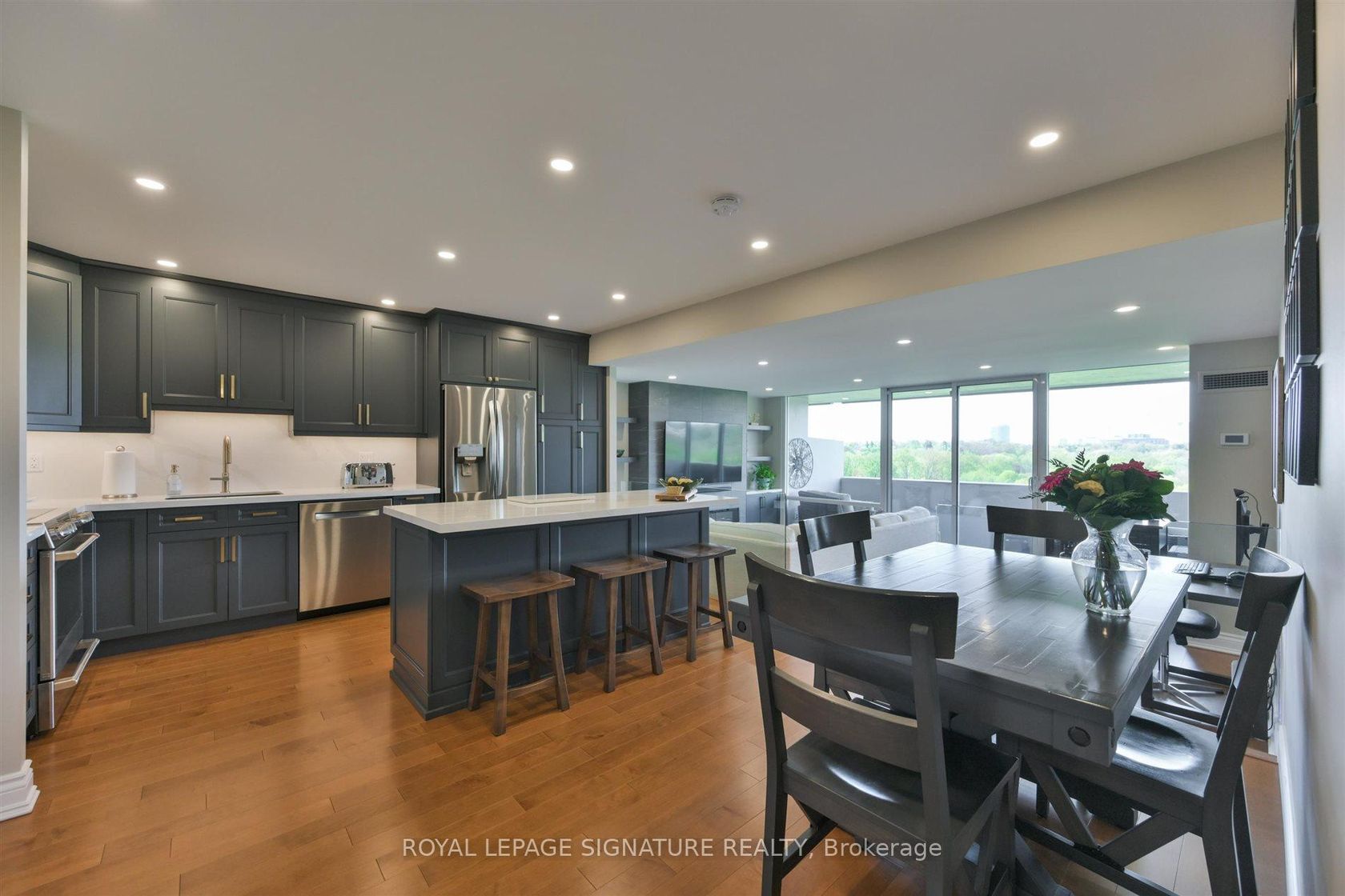 912 - 240 Scarlett Road, Smythe, Toronto photo 1