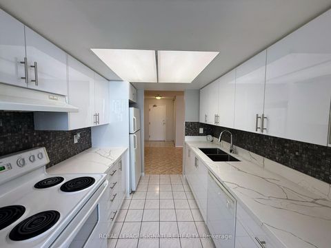Photo 1 at 407 - 3 Rowntree Road, Jamestown, Toronto