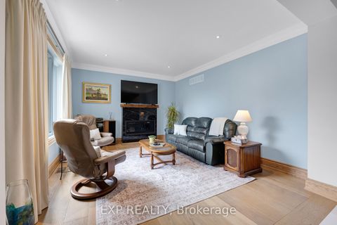Photo 3 at 18 Gosling Road, Maple, Vaughan