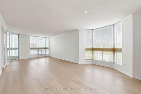 Photo 2 at 911 - 10 Kenneth Avenue, Willowdale East, Toronto