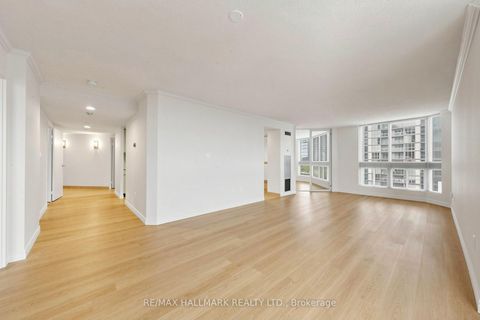 Photo 3 at 911 - 10 Kenneth Avenue, Willowdale East, Toronto