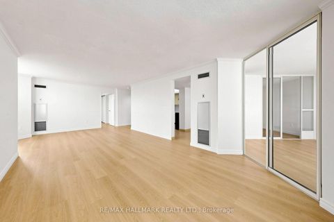 Photo 4 at 911 - 10 Kenneth Avenue, Willowdale East, Toronto