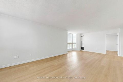 Photo 5 at 911 - 10 Kenneth Avenue, Willowdale East, Toronto