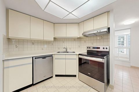 Photo 7 at 911 - 10 Kenneth Avenue, Willowdale East, Toronto