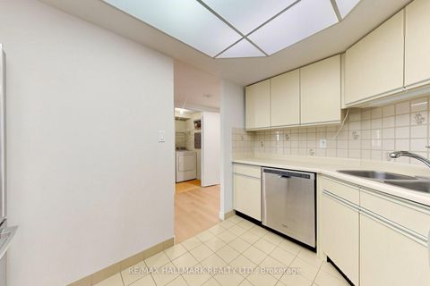 Photo 9 at 911 - 10 Kenneth Avenue, Willowdale East, Toronto