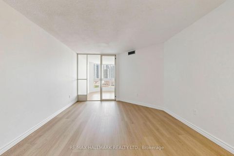 Photo 14 at 911 - 10 Kenneth Avenue, Willowdale East, Toronto